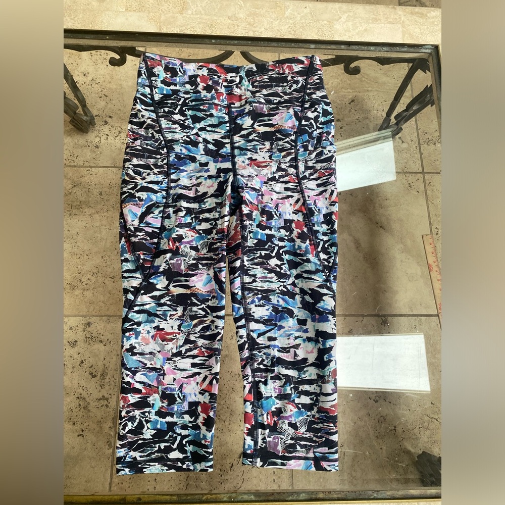 Lululemon crops like new
